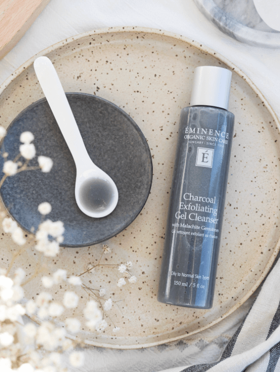 Gel nettoyant exfoliant au charbon